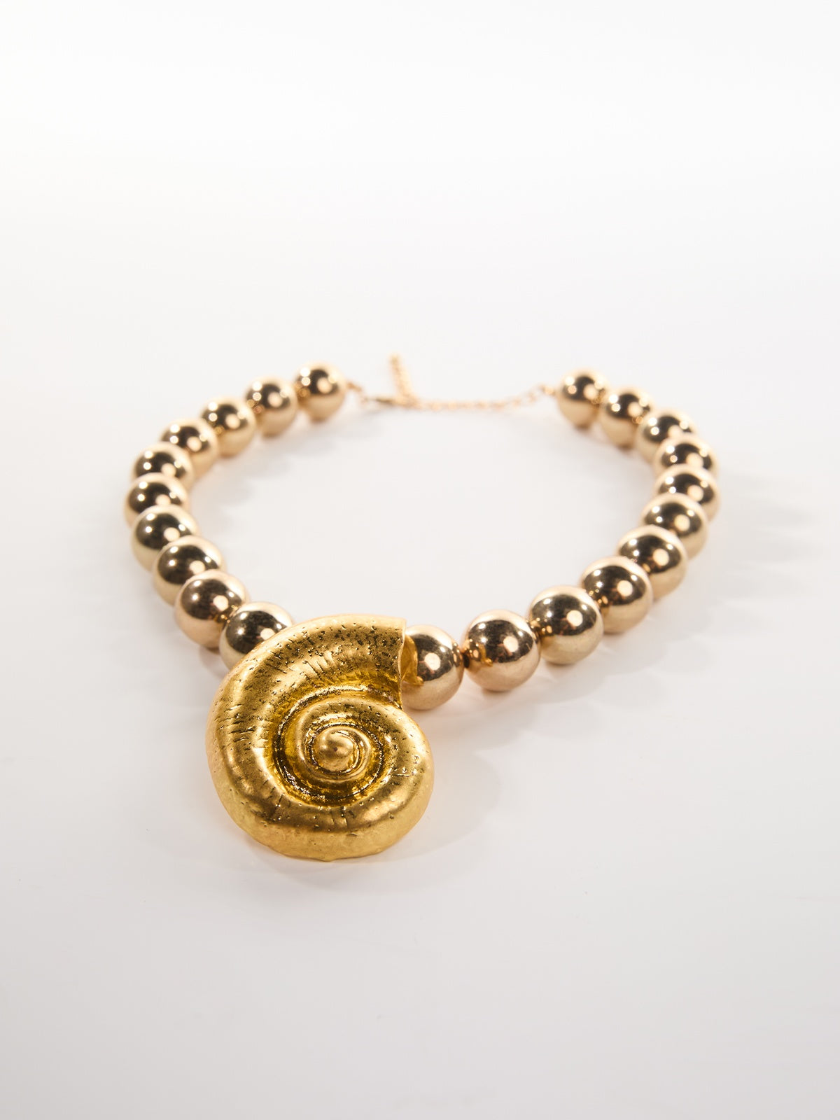 Oexis Conch Necklace In Gold