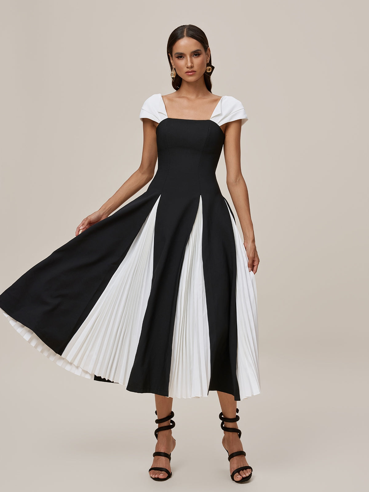Onelia Sleeveless Ruched Midi Dress